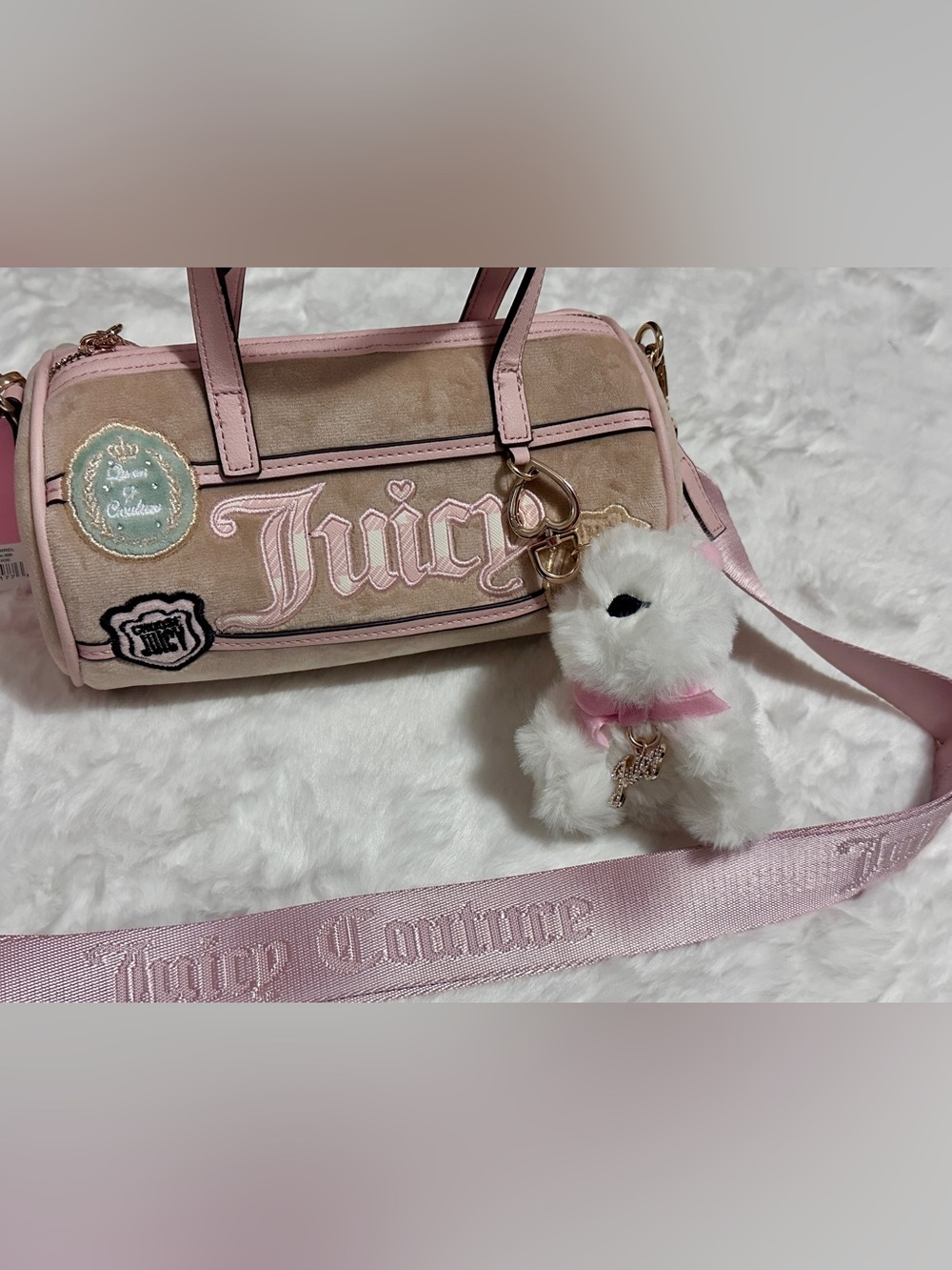 Juicy Couture Tan and Pink Velvet Barrel Bag with Plush Charm - Picture 6 of 12